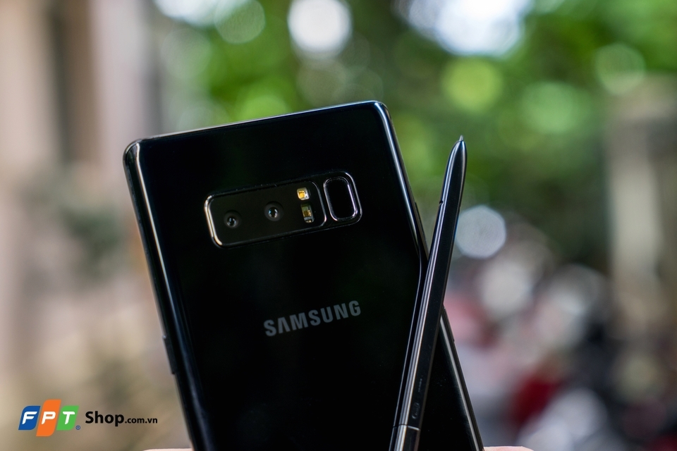 Trên tay Samsung Galaxy Note 8: Siêu phẩm dòng Note (Ảnh 3) Trên tay Samsung Galaxy Note 8: Siêu phẩm dòng Note (Ảnh 3)