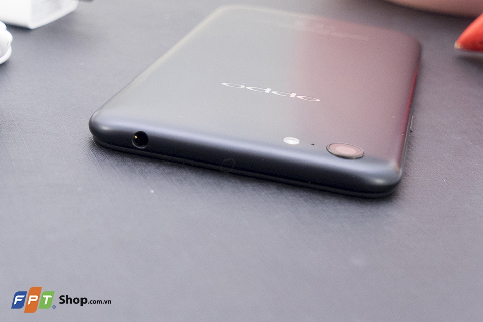 Trên tay OPPO A71: smartphone selfie giá mềm (Ảnh 10) Trên tay OPPO A71: smartphone selfie giá mềm (Ảnh 10)