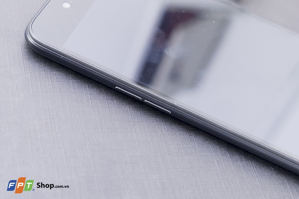 Trên tay OPPO A71: smartphone selfie giá mềm (Ảnh 11) Trên tay OPPO A71: smartphone selfie giá mềm (Ảnh 11)