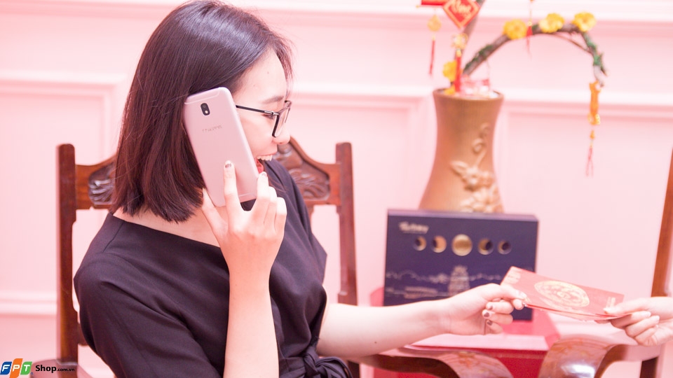 Galaxy J7 Pro hồng nữ tính, chiếc smartphone hấp dẫn (Ảnh 2) Galaxy J7 Pro hồng nữ tính, chiếc smartphone hấp dẫn (Ảnh 2)