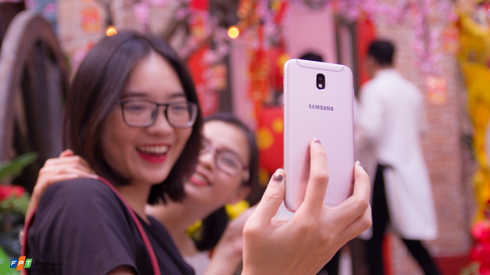 Galaxy J7 Pro hồng nữ tính, chiếc smartphone hấp dẫn (Ảnh 7) Galaxy J7 Pro hồng nữ tính, chiếc smartphone hấp dẫn (Ảnh 7)