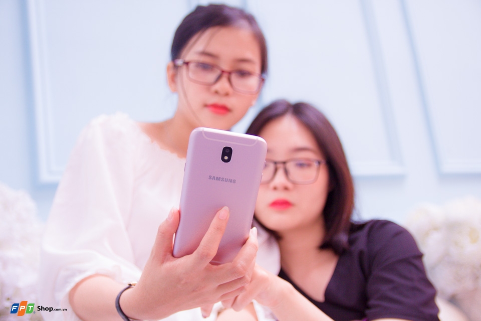 Galaxy J7 Pro hồng nữ tính, chiếc smartphone hấp dẫn (Ảnh 8) Galaxy J7 Pro hồng nữ tính, chiếc smartphone hấp dẫn (Ảnh 8)