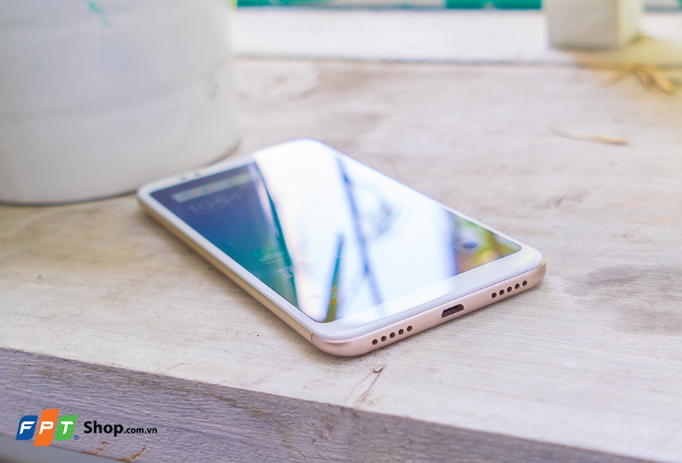 Trên tay smartphone giá rẻ Xiaomi Redmi 5 Plus (Ảnh 10) Trên tay smartphone giá rẻ Xiaomi Redmi 5 Plus (Ảnh 10)