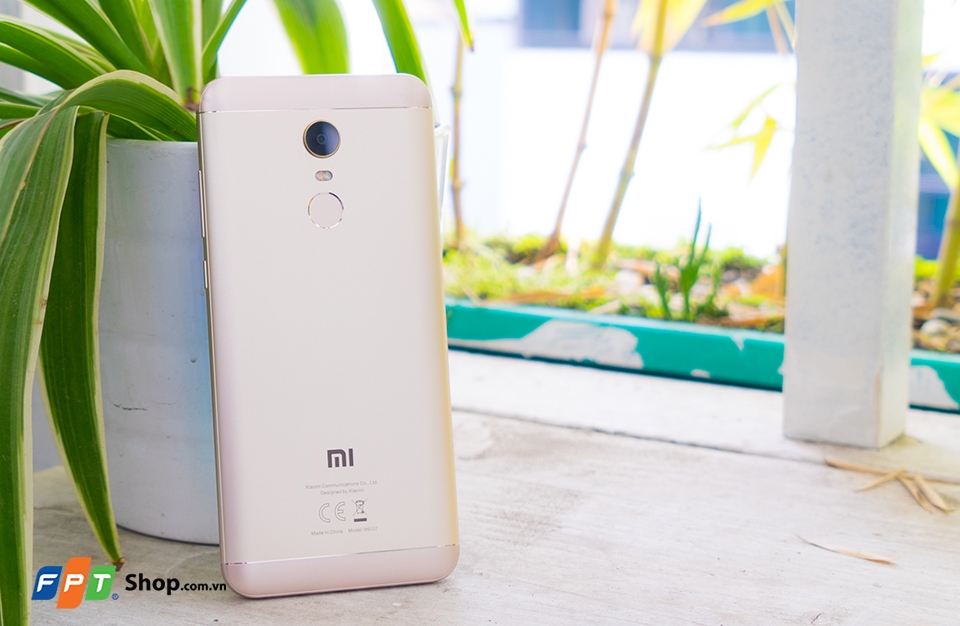 Trên tay smartphone giá rẻ Xiaomi Redmi 5 Plus (Ảnh 1) Trên tay smartphone giá rẻ Xiaomi Redmi 5 Plus (Ảnh 1)