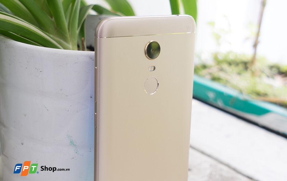 Trên tay smartphone giá rẻ Xiaomi Redmi 5 Plus (Ảnh 3) Trên tay smartphone giá rẻ Xiaomi Redmi 5 Plus (Ảnh 3)