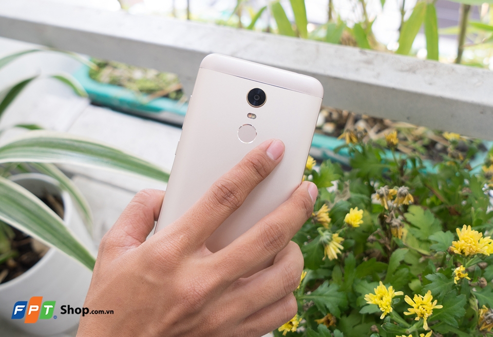 Trên tay smartphone giá rẻ Xiaomi Redmi 5 Plus (Ảnh 6) Trên tay smartphone giá rẻ Xiaomi Redmi 5 Plus (Ảnh 6)