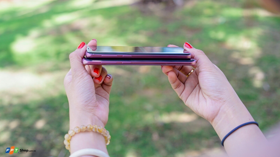 So sánh thiết kế giữa Galaxy S9 và galaxy S9+ (Ảnh 3) So sánh thiết kế giữa Galaxy S9 và galaxy S9+ (Ảnh 3)