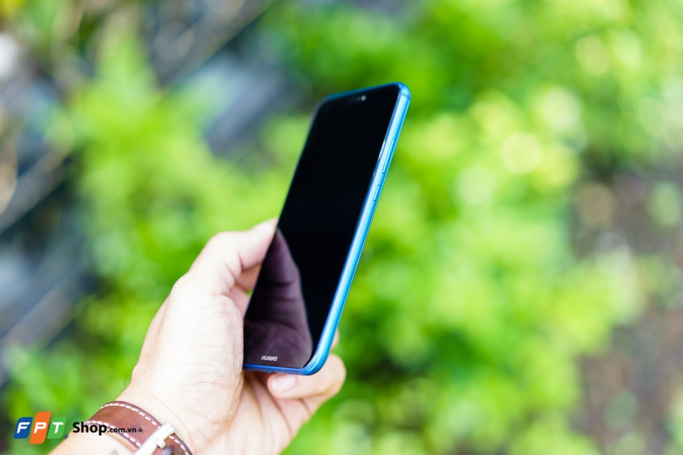 Đập hộp Huawei Nova 3e Blue Klein - Bản thương mại (Ảnh 5)