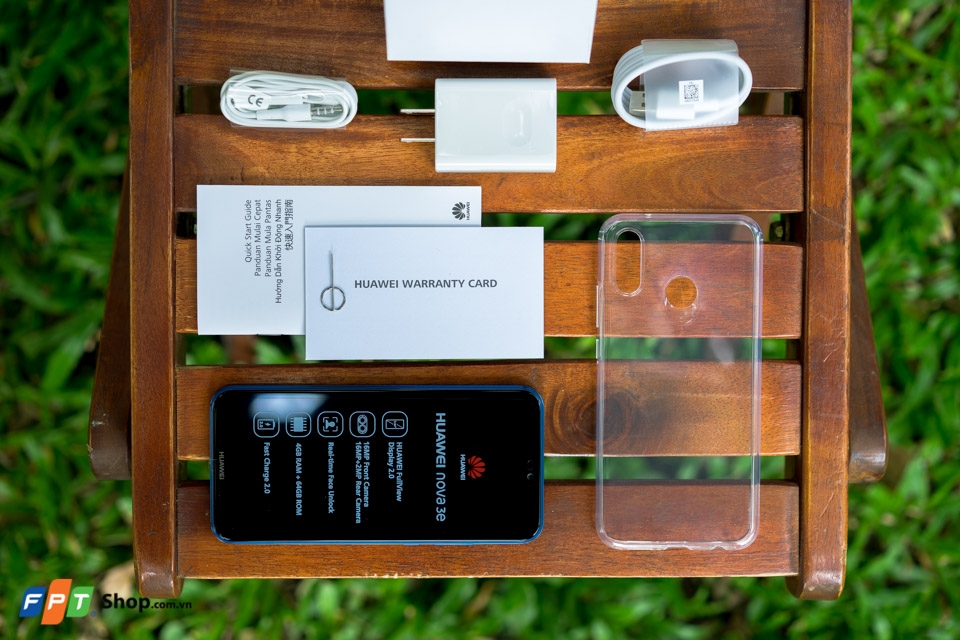 Đập hộp Huawei Nova 3e Blue Klein - Bản thương mại (Ảnh 2)