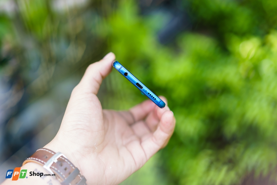 Đập hộp Huawei Nova 3e Blue Klein - Bản thương mại (Ảnh 8)