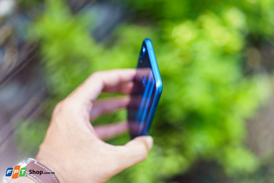 Đập hộp Huawei Nova 3e Blue Klein - Bản thương mại (Ảnh 9)