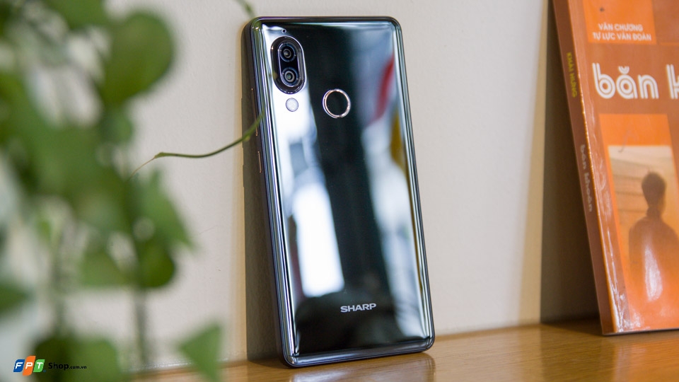 Trên tay Sharp Aquos S3 smartphone tai thỏ của Sharp (Ảnh 5) Trên tay Sharp Aquos S3 smartphone tai thỏ của Sharp (Ảnh 5)