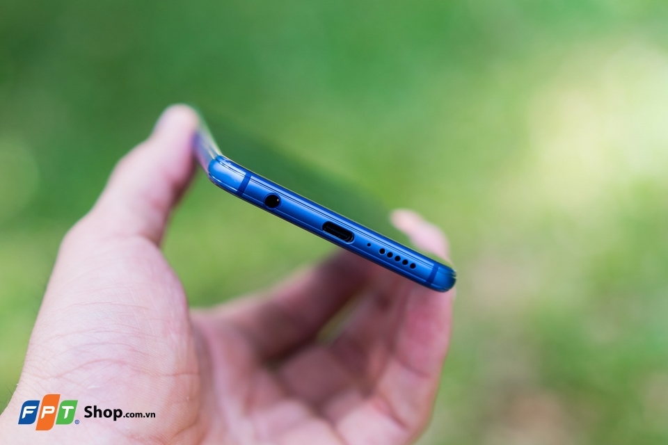 Trên tay Huawei Nova 3e phiên bản màu Klein Blue (Ảnh 5)