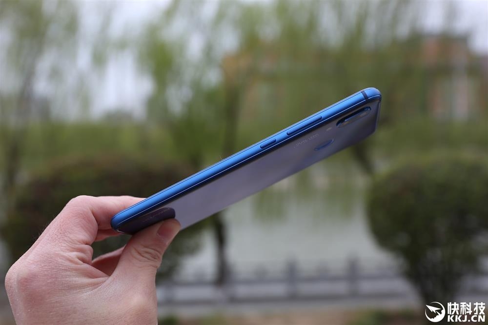 Trên tay Huawei Nova 3e, màn hình FullView tai thỏ (Ảnh 10)