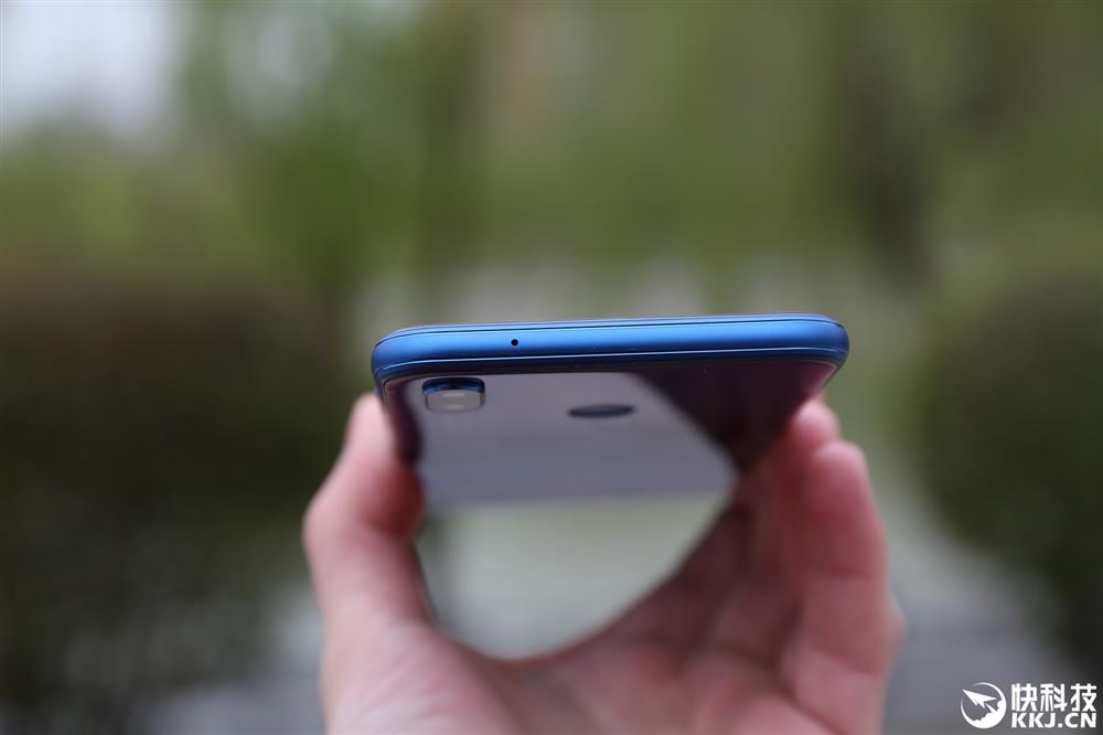 Trên tay Huawei Nova 3e, màn hình FullView tai thỏ (Ảnh 13)