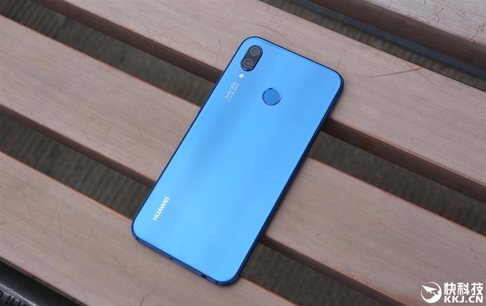 Trên tay Huawei Nova 3e, màn hình FullView tai thỏ (Ảnh 1)