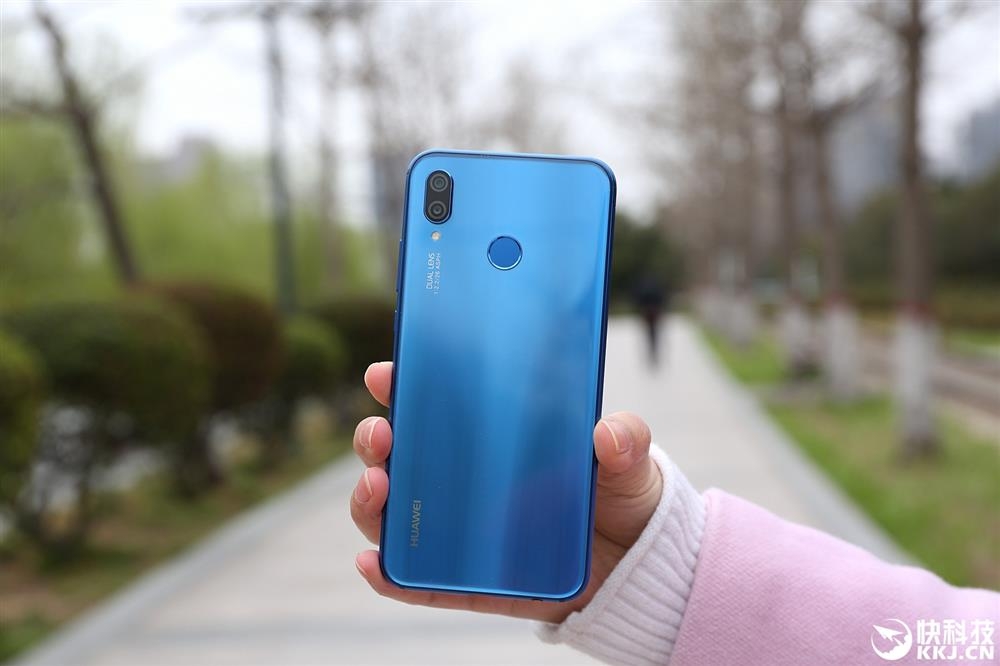 Trên tay Huawei Nova 3e, màn hình FullView tai thỏ (Ảnh 3)