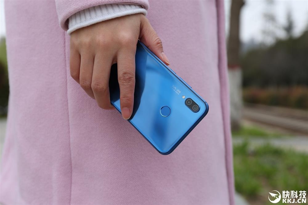 Trên tay Huawei Nova 3e, màn hình FullView tai thỏ (Ảnh 8)