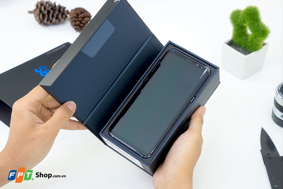 Đập hộp, trên tay Samsung Galaxy S8 Plus Blue Coral (Ảnh 2)