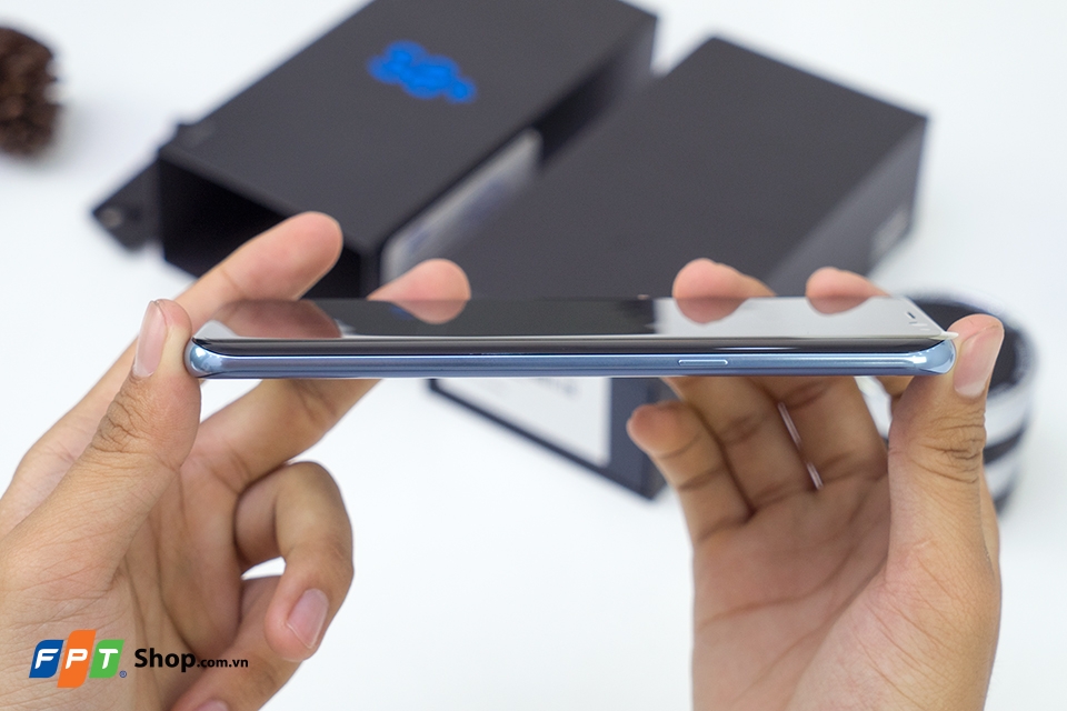 Đập hộp, trên tay Samsung Galaxy S8 Plus Blue Coral (Ảnh 9)