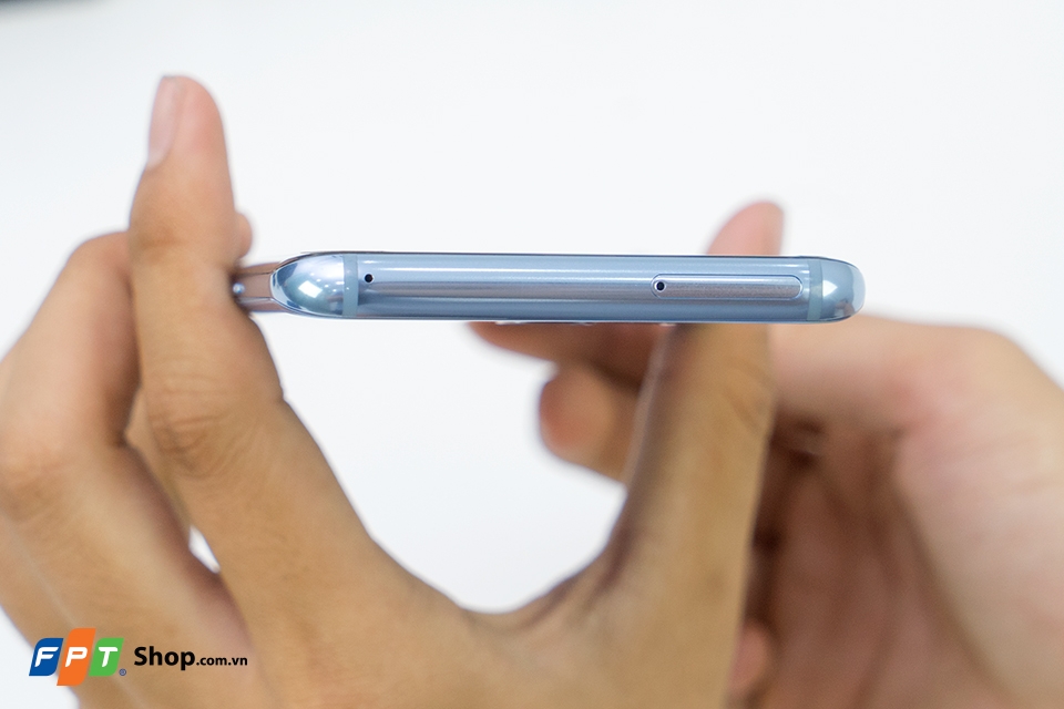 Đập hộp, trên tay Samsung Galaxy S8 Plus Blue Coral (Ảnh 7)