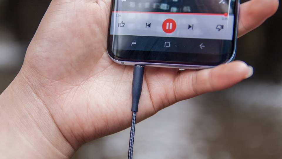 Đánh giá tai nghe AKG phụ kiện theo hộp Galaxy S8 (Ảnh 2)