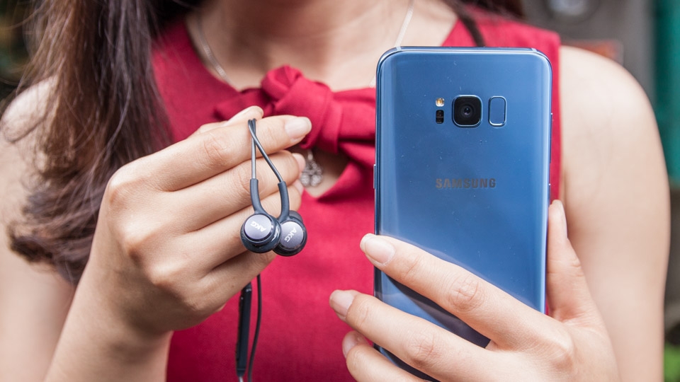 Đánh giá tai nghe AKG phụ kiện theo hộp Galaxy S8 (Ảnh 1)
