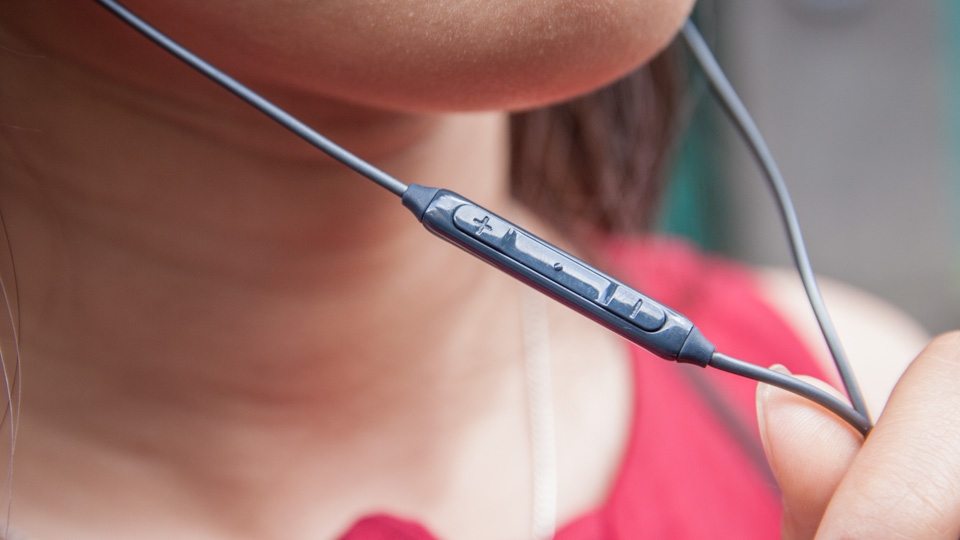 Đánh giá tai nghe AKG phụ kiện theo hộp Galaxy S8 (Ảnh 3)