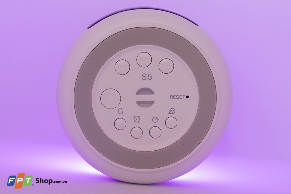 Trên tay loa bluetooth, đổi màu Magic Lighting 5S (Ảnh 4)