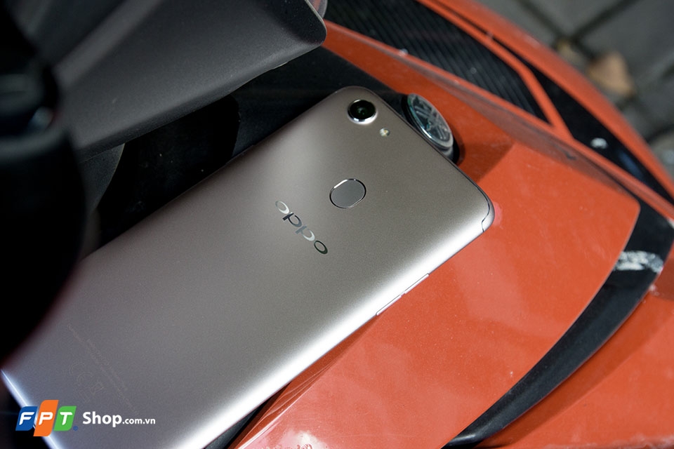 Cùng FPTShop chiêm ngưỡng hình ảnh trên tay OPPO F5 (Ảnh 12)