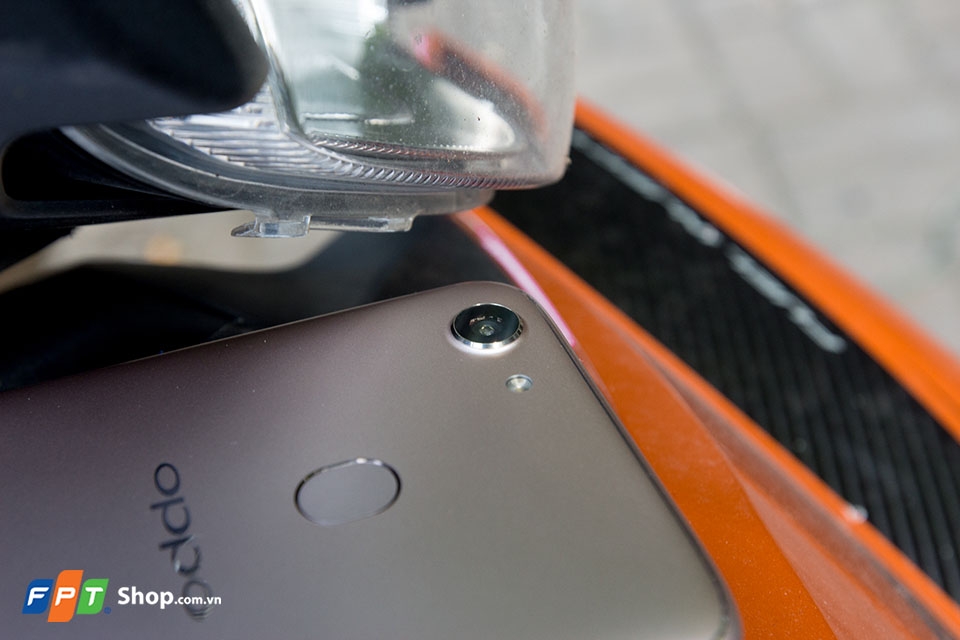 Cùng FPTShop chiêm ngưỡng hình ảnh trên tay OPPO F5 (Ảnh 13)