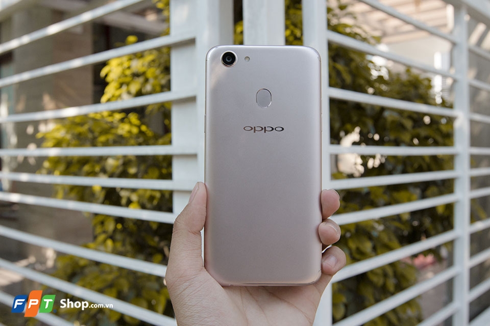 Cùng FPTShop chiêm ngưỡng hình ảnh trên tay OPPO F5 (Ảnh 23)