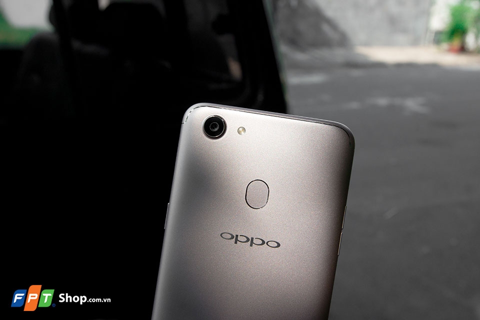 Cùng FPTShop chiêm ngưỡng hình ảnh trên tay OPPO F5 (Ảnh 11)