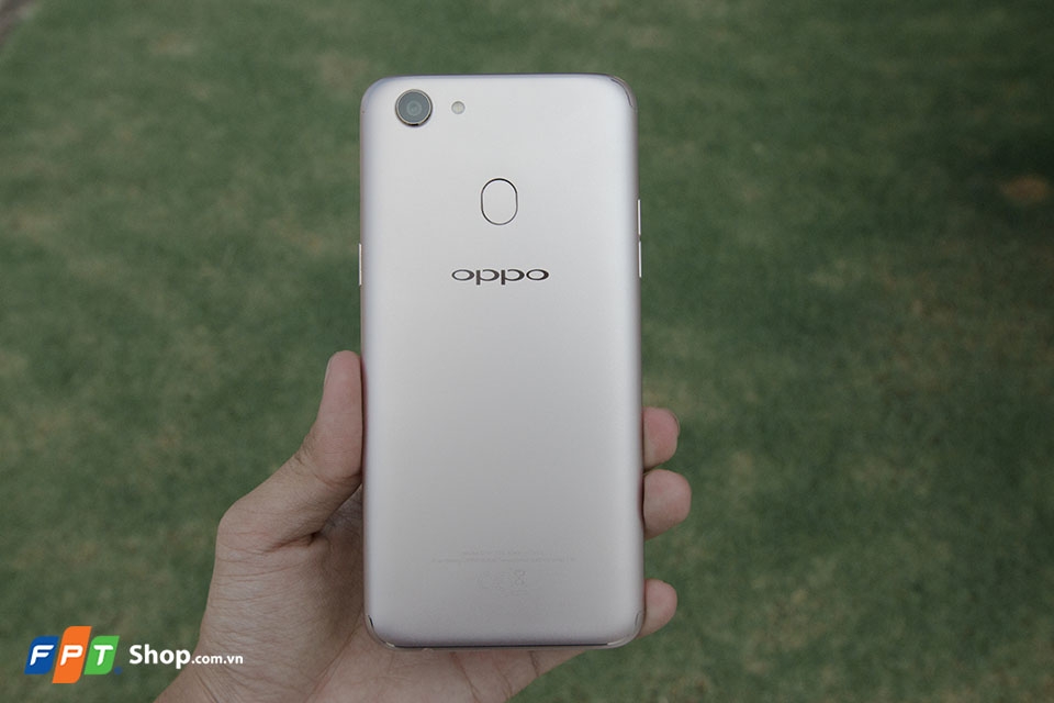 Cùng FPTShop chiêm ngưỡng hình ảnh trên tay OPPO F5 (Ảnh 1)
