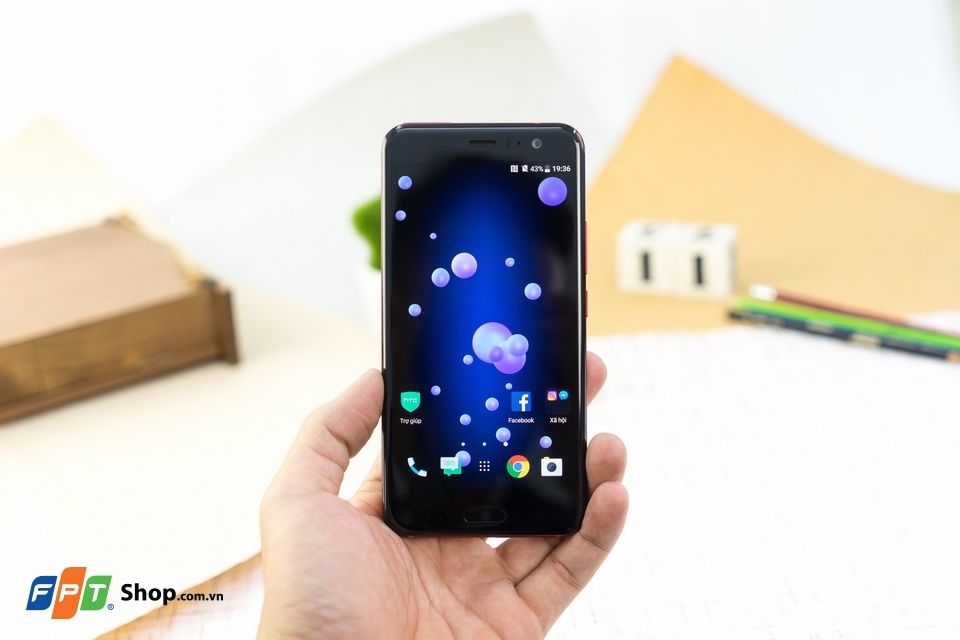 Mở hộp và trên tay nhanh HTC U11 Solar Red (Ảnh 2) Mở hộp và trên tay nhanh HTC U11 Solar Red (Ảnh 2)