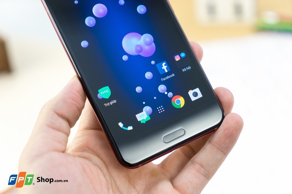 Mở hộp và trên tay nhanh HTC U11 Solar Red (Ảnh 5) Mở hộp và trên tay nhanh HTC U11 Solar Red (Ảnh 5)