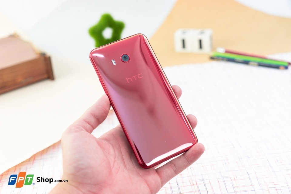 Mở hộp và trên tay nhanh HTC U11 Solar Red (Ảnh 1) Mở hộp và trên tay nhanh HTC U11 Solar Red (Ảnh 1)