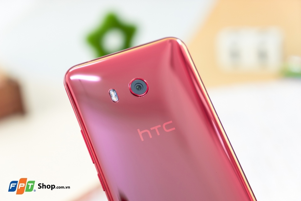 Mở hộp và trên tay nhanh HTC U11 Solar Red (Ảnh 6) Mở hộp và trên tay nhanh HTC U11 Solar Red (Ảnh 6)