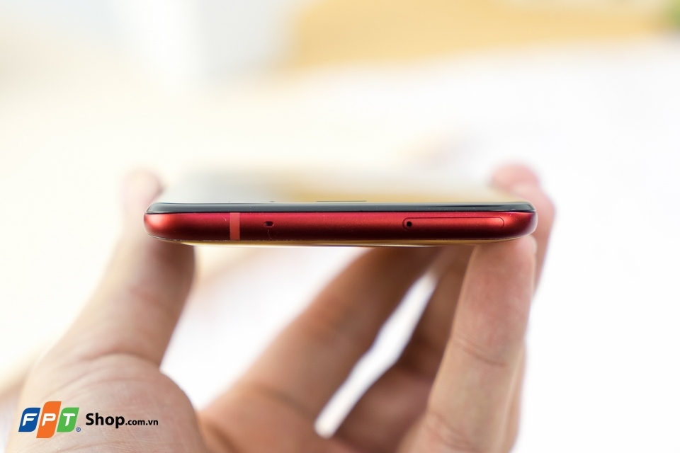 Mở hộp và trên tay nhanh HTC U11 Solar Red (Ảnh 8) Mở hộp và trên tay nhanh HTC U11 Solar Red (Ảnh 8)