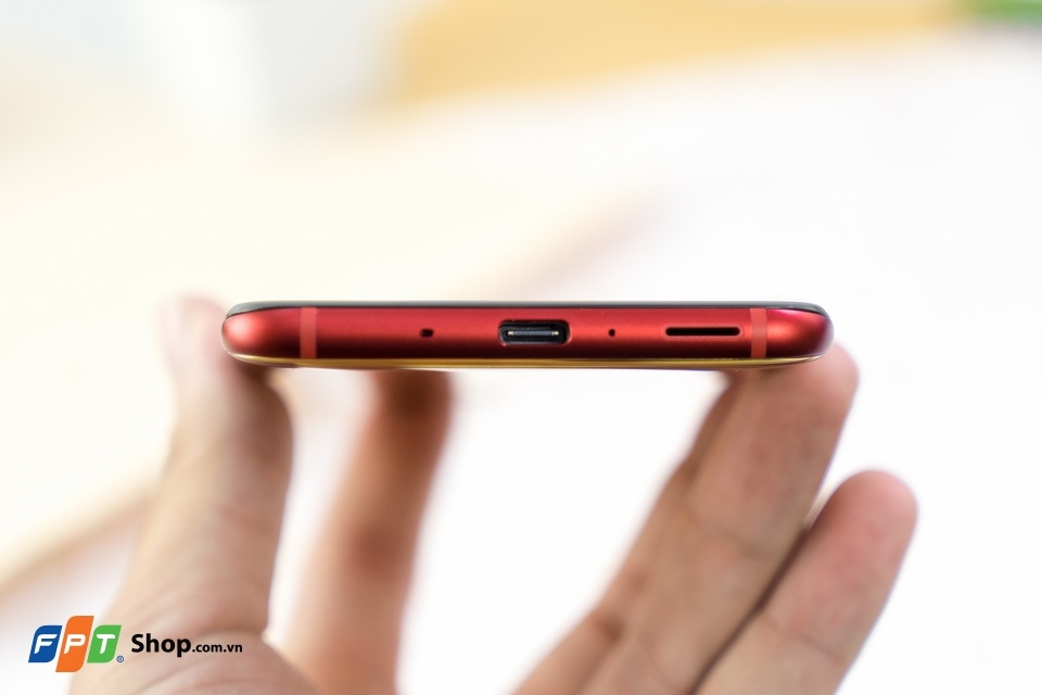 Mở hộp và trên tay nhanh HTC U11 Solar Red (Ảnh 7) Mở hộp và trên tay nhanh HTC U11 Solar Red (Ảnh 7)