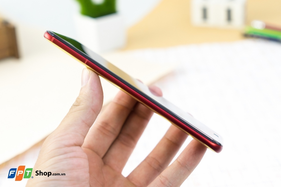Mở hộp và trên tay nhanh HTC U11 Solar Red (Ảnh 8) Mở hộp và trên tay nhanh HTC U11 Solar Red (Ảnh 8)