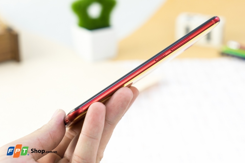 Mở hộp và trên tay nhanh HTC U11 Solar Red (Ảnh 9) Mở hộp và trên tay nhanh HTC U11 Solar Red (Ảnh 9)