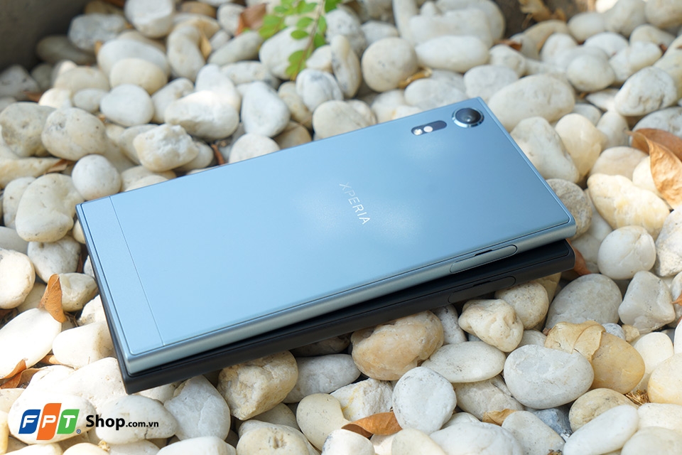 Cạnh trái của Xperia XZs Cạnh trái của Xperia XZs