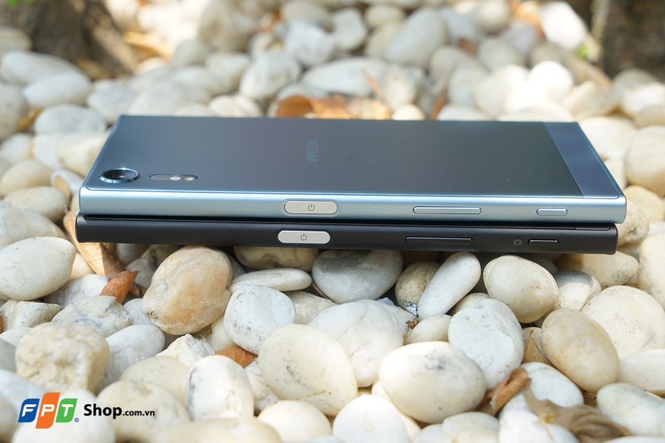 Cạnh phải Xperia XZs Cạnh phải Xperia XZs