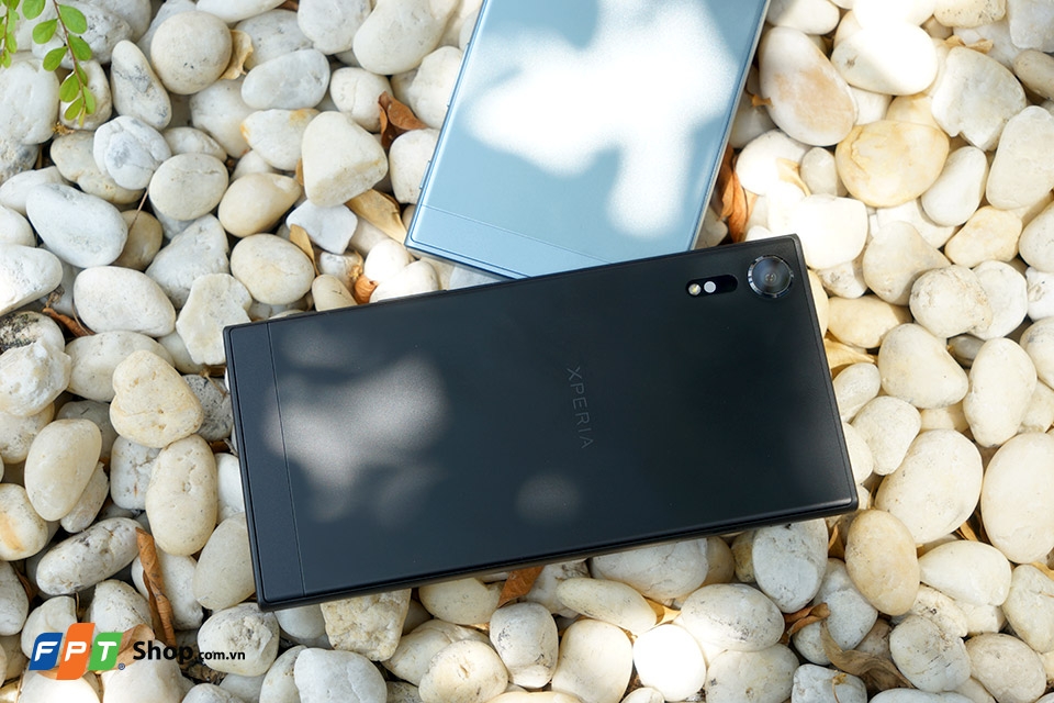 Trên tay Xperia Xzs phiên bản màu đen và xám Trên tay Xperia Xzs phiên bản màu đen và xám