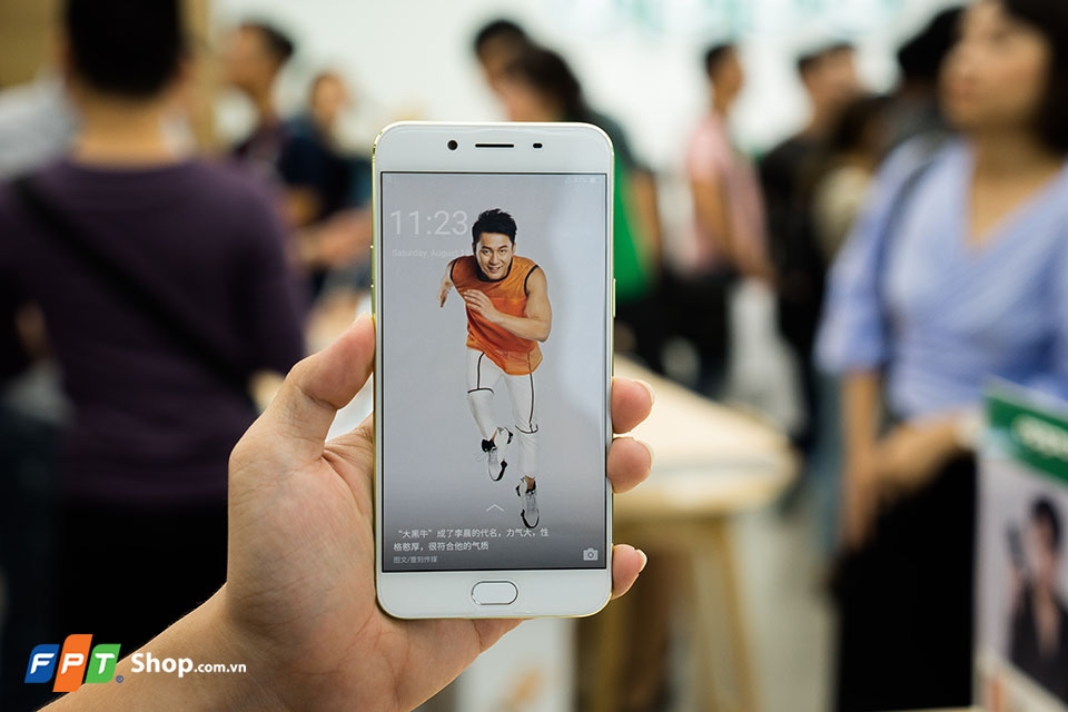 Trên tay OPPO R9s Fresh Green tại OPPO Brand Shop (Ảnh 2) Trên tay OPPO R9s Fresh Green tại OPPO Brand Shop (Ảnh 2)