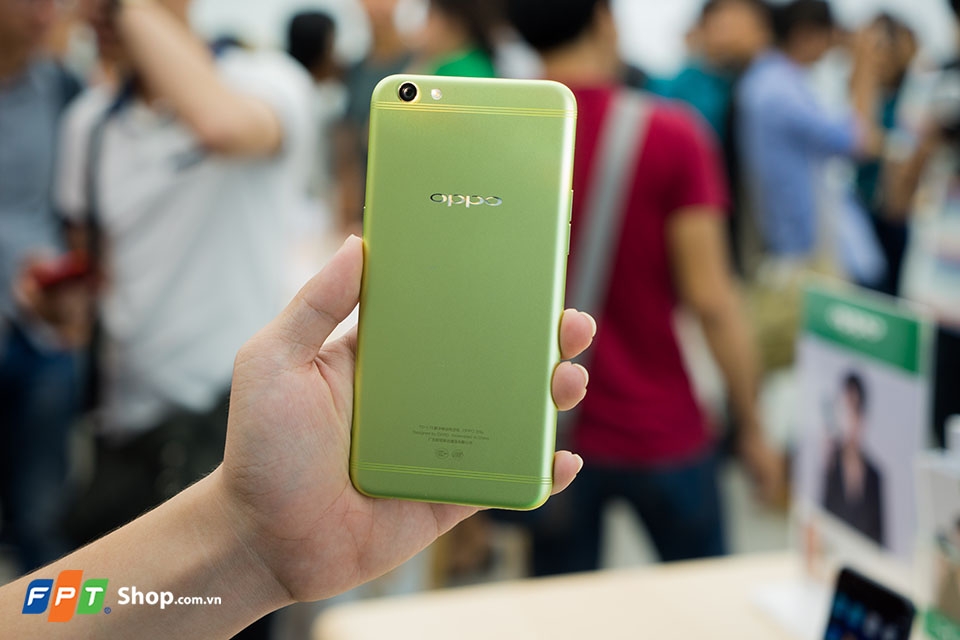 Trên tay OPPO R9s Fresh Green tại OPPO Brand Shop (Ảnh 1) Trên tay OPPO R9s Fresh Green tại OPPO Brand Shop (Ảnh 1)