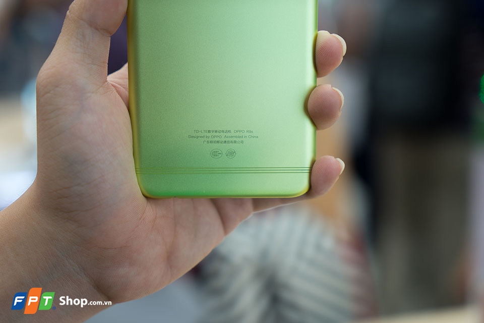 Trên tay OPPO R9s Fresh Green tại OPPO Brand Shop (Ảnh 7) Trên tay OPPO R9s Fresh Green tại OPPO Brand Shop (Ảnh 7)