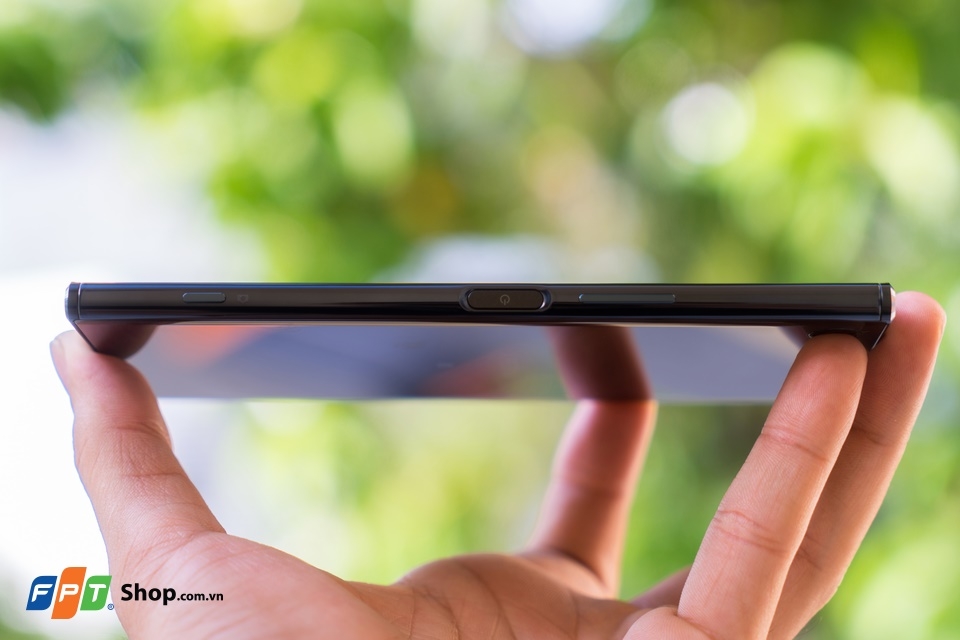 Trên tay Sony Xperia XZ Premium bản màu Deepsea Black (Ảnh 10)