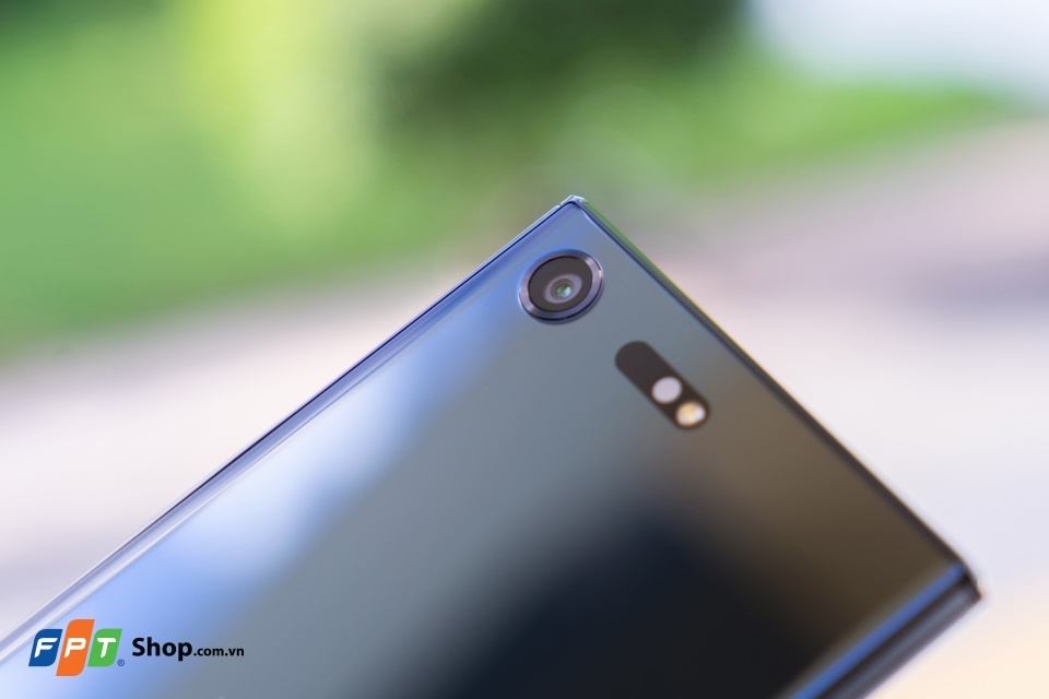 Trên tay Sony Xperia XZ Premium bản màu Deepsea Black (Ảnh 5)